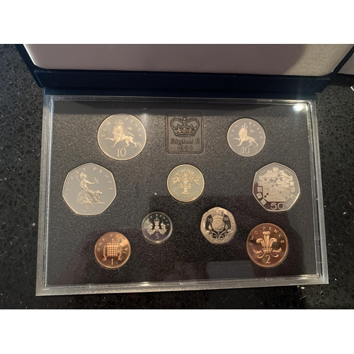 370 - A UK 1992 PROOF COIN COLLECTION . BOXED WITH COA