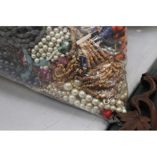 134 - A LARGE QUANTITY OF UNSORTED COSTUME JEWELLERY - 7 KG IN TOTAL