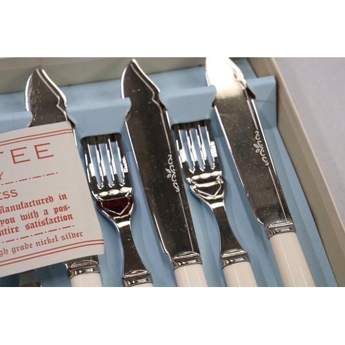 138 - A QUANTITY OF FLATWARE TO INCLUDE A PART CANTEEN OF CUTLERY