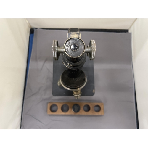 172 - AN ERNST LEITZ WETZLAR MICROSCOPE, NO. 324603, WITH WOOD TRAY AND SPARE LENS