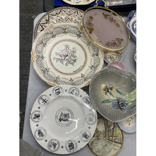 287 - A QUANTITY OF CERAMIC PLATES, ETC TO INCLUDE HANDPAINTED FLOWER PIN TRAYS, WEDGWOOD, ETC