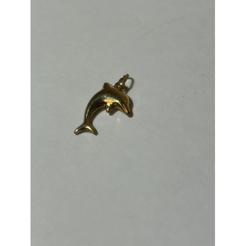 515 - A 9CT YELLOW GOLD DOLPHIN CHARM