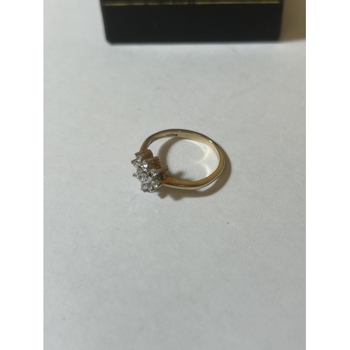 520 - A 9CT YELLOW GOLD DAISY DESIGN RING, WITH CUBIC ZIRCONIAS, SIZE J 1/2 COMPLETE WITH PRESENTATION BOX