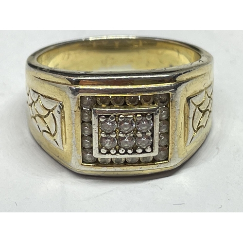 550 - A GENTS SILVER GILT SIGNET RING IN A PRESENTATION BOX