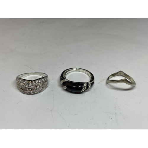 562 - FIVE SILVER RINGS