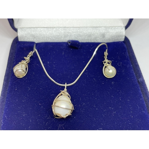 594 - A SILVER AND PEARL NECKLACE AND EARRING SET IN A PRESENTATION BOX