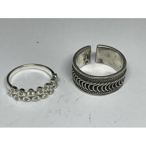 642 - FOUR VARIOUS SILVER RINGS