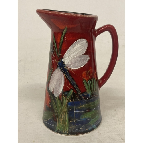 751 - AN ANITA HARRIS HAND PAINTED AND SIGNED IN GOLD DRAGONFLY JUG