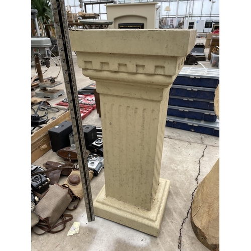 1761 - A CREAM FIBRE GLASS COLUMN PEDESTAL