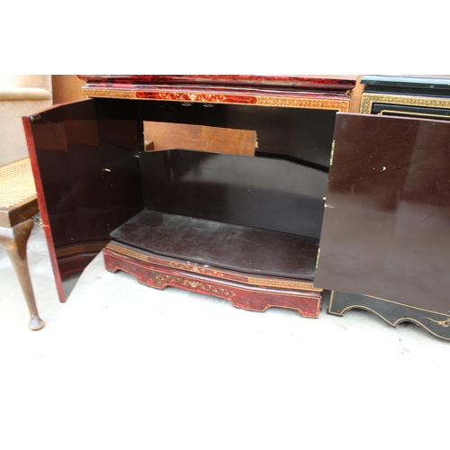 2514 - A 19TH CENTURY STYLE RED GROUND TWO-DOOR SIDE CABINET WITH CHINOISERIE DECORATION, 32