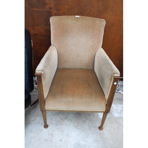 2516 - AN EDWARDIAN MAHOGANY UPHOLSTERED FIRESIDE CHAIR  ON TAPERING FRONT LEGS