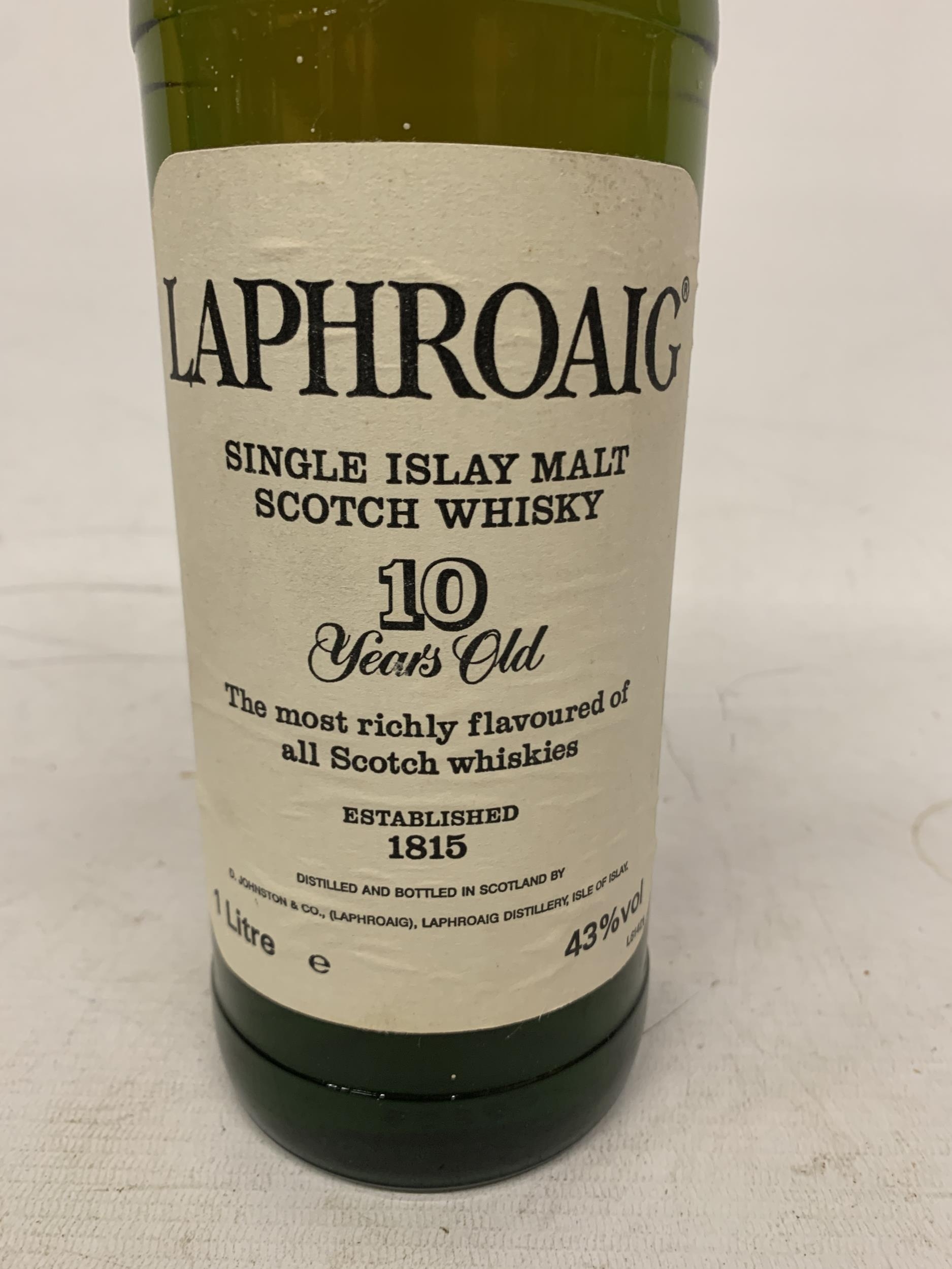 A 1L BOTTLE OF LAPHROAIG 10 YEARS OLD SINGLE ISLAY MALT SCOTCH WHISKY ...