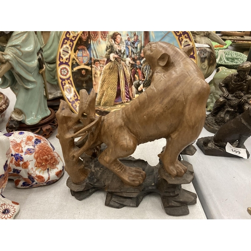 113 - AN ORIENTAL WOODEN SCULTURE OF A BIG CAT, MARKED TO THE BASE, ON A PLINTH, HEIGHT 20CM, LENGTH 18CM