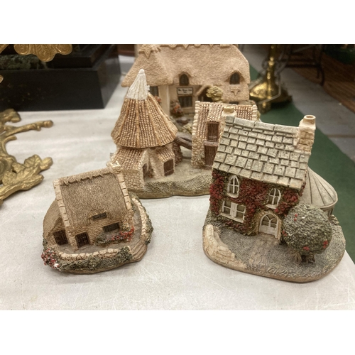 128 - A COLLECTION OF LILLIPUT LANE COTTAGES TO INCLUDE 'ROYAL OAK INN', 'MORETON MANOR', ETC - 6 IN TOTAL