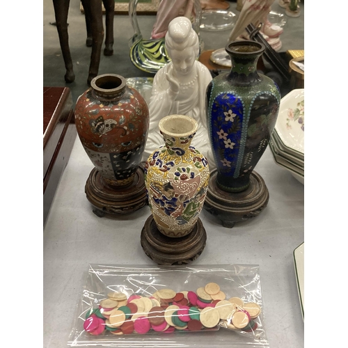 236 - THREE ORIENTAL VASES ON WOODEN STANDS TO INCLUDE CLOISONNE, A SEATED FIGURE, ETC