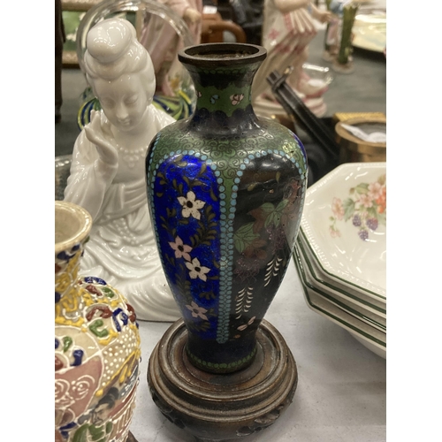 236 - THREE ORIENTAL VASES ON WOODEN STANDS TO INCLUDE CLOISONNE, A SEATED FIGURE, ETC