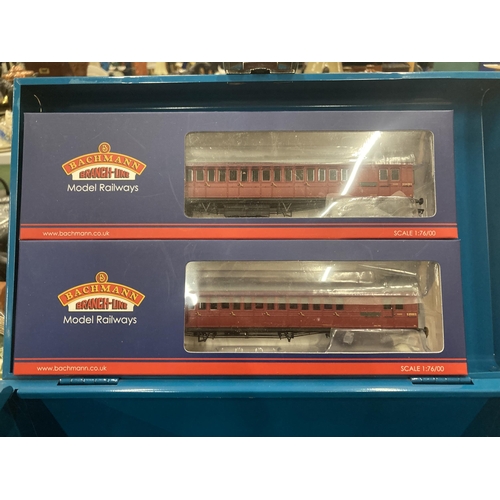 245 - A QUANTITY OF MODEL TRAINS TO INCLUDE A BACHMANN QUEEN MARY BREAK VAN, HORNBY PASSENGER BRAKE, RIVAR... 