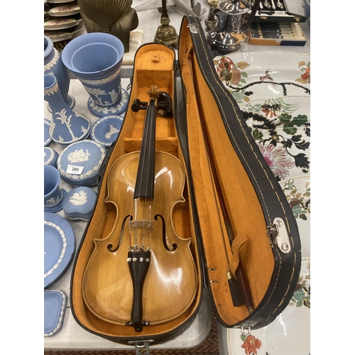 259 - A VIOLIN IN HARD CASE (NO MAKER'S MARK)