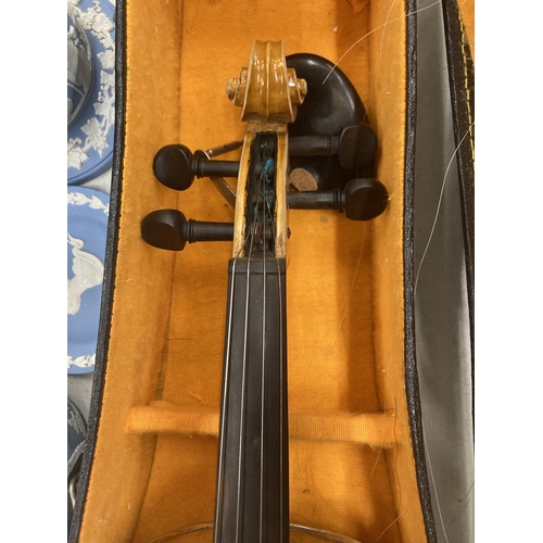 259 - A VIOLIN IN HARD CASE (NO MAKER'S MARK)