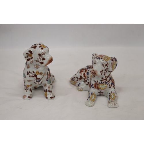 152 - A PAIR OF IMARI DOGS