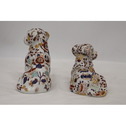 152 - A PAIR OF IMARI DOGS