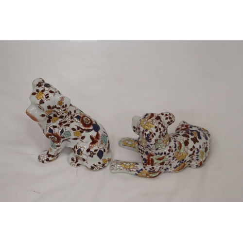 152 - A PAIR OF IMARI DOGS