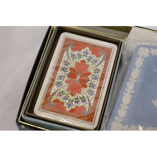 155 - A WADDINGTONS WEDGWOOD JASPER CARD TRAY WITH PLAYING CARDS