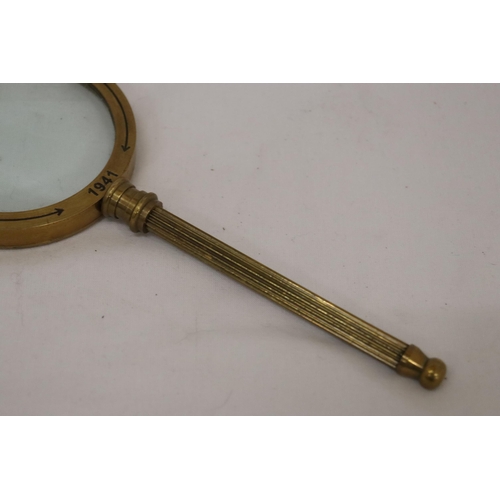 156 - A HANDMADE VINTAGE ANTIQUE HENRY HUGHES & SONS OF LONDON 1941 BRASS MAGNIFYING GLASS