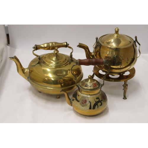 170 - TWO BRASS KETTLES, A CLOISONNE KETTLE AND A TRIVET