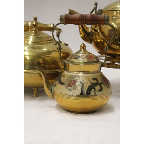 170 - TWO BRASS KETTLES, A CLOISONNE KETTLE AND A TRIVET