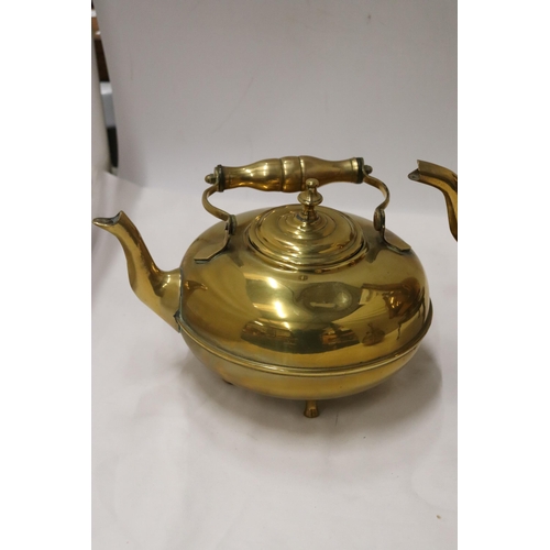 170 - TWO BRASS KETTLES, A CLOISONNE KETTLE AND A TRIVET