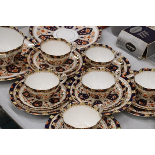 186 - AN ANTIQUE 'COURT CHINA' TEASET TO INCLUDE CAKE PLATES, CUPS, SAUCERS, SIDE PLATES AND A SUGAR BOWL