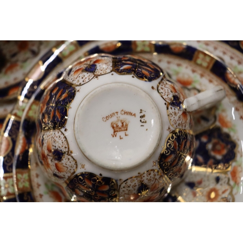 186 - AN ANTIQUE 'COURT CHINA' TEASET TO INCLUDE CAKE PLATES, CUPS, SAUCERS, SIDE PLATES AND A SUGAR BOWL