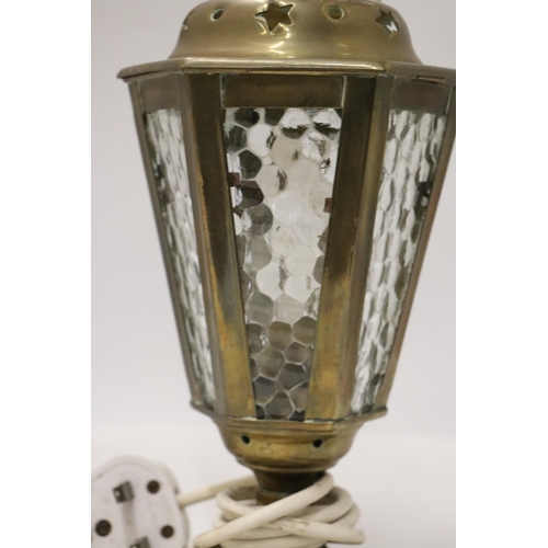 190 - A VINTAGE BRASS, LANTERN STYLE LAMP, HEIGHT 29CM