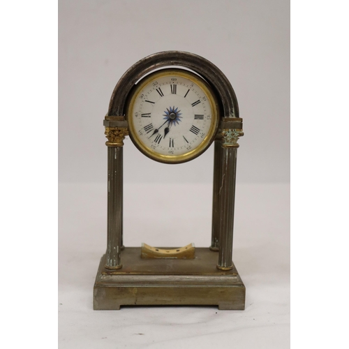 212 - A VINTAGE BRASS EFFECT FRENCH STYLE MANTEL CLOCK WITH COLUMN DETAIL