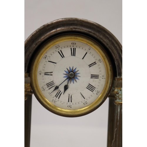 212 - A VINTAGE BRASS EFFECT FRENCH STYLE MANTEL CLOCK WITH COLUMN DETAIL