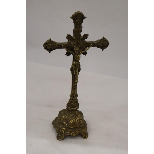 215 - A LARGE HEAVY BRASS CROSS