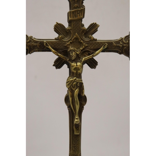 215 - A LARGE HEAVY BRASS CROSS