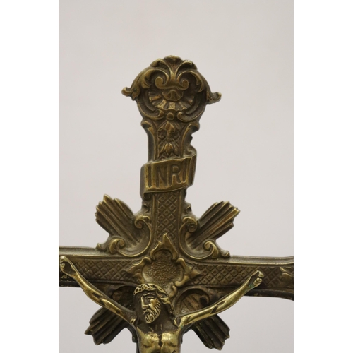 215 - A LARGE HEAVY BRASS CROSS