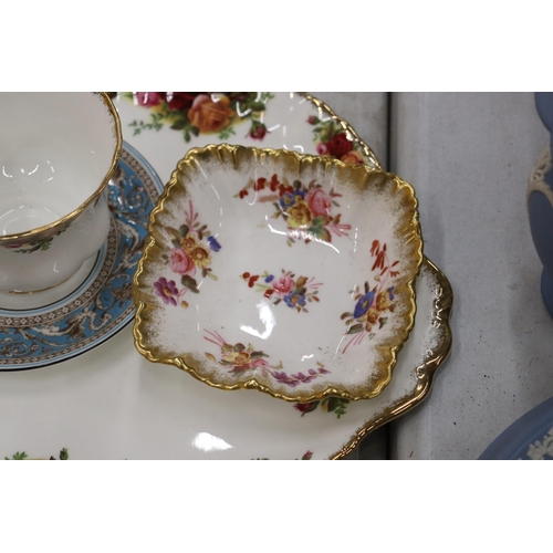 223 - A 15 PIECE PART TEASET HAMMERSLEY AND CO TOGETHER WITH AN OLD ROYAL ALBERT COUNTRY ROSES CAKE PLATES... 