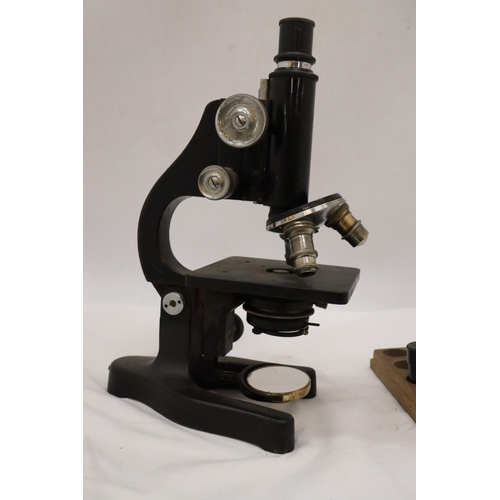 225 - AN ERNST LEITZ WETZLAR MICROSCOPE, NO. 324603, WITH WOOD TRAY AND SPARE LENS