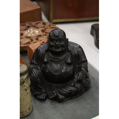 228 - A MIXED LOT TO INCLUDE A LAUGHING BUDDHA, WOODEN TRINKET BOX AND A QUANITY OF KEYS ETC