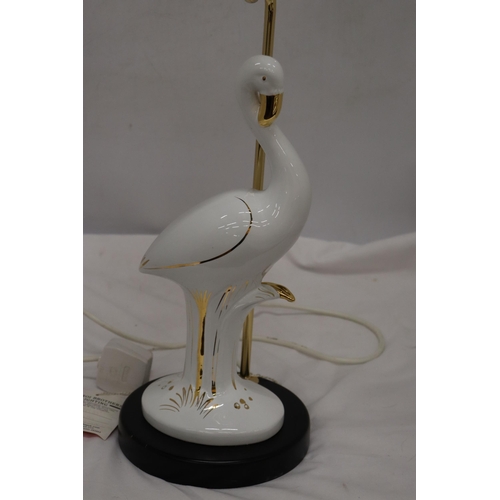 296 - A CERAMIC WHITE AND GOLD STORK LAMP, WORKING AT TIME OF CATALOGUING, NO WARRANTY GIVEN, HEIGHT 47CM