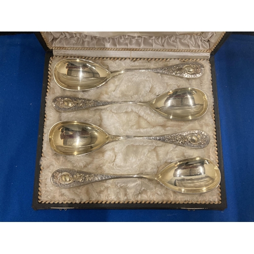 13 - FOUR MARKED 800 DECORATIVE SERVING SPOONS IN ORIGINAL PRESENTATION BOX  GEERUDER GREER, JEWELLER IN ... 