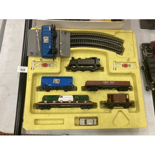 925 - A 1960'S TRIANG TRAIN SET AND A TRIANG MAIL COACH SET