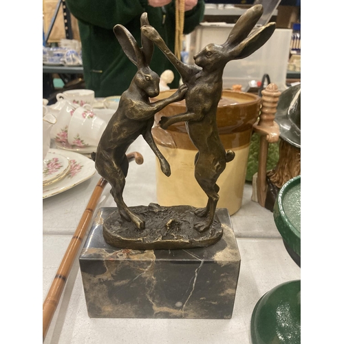 929 - A BRONZE BOXING HARES ON MARBLE BASE SIGNED