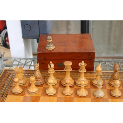 1590 - A VINTAGE CHESS BOARD WITH A CHESS SET (ONE PIECE IS A REPLACEMENT)