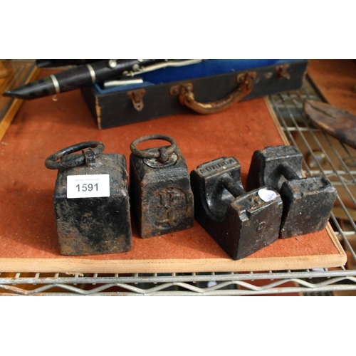 1591 - AN ASSORTMENT OF VINTAGE CAST IRON WEIGHTS