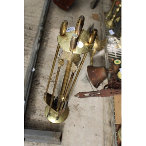 1604 - A VINTAGE BRASS COMPANION SET