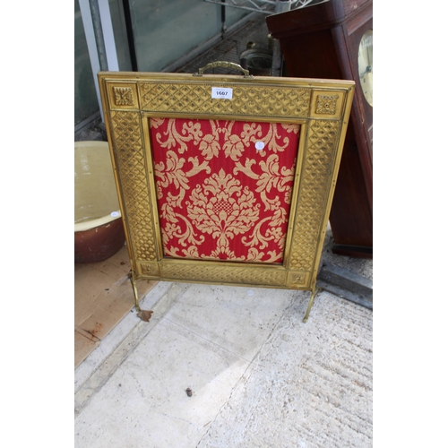 1607 - A DECORATIVE BRASS FIRE SCREEN WITH A TAPESTRY CENTRE